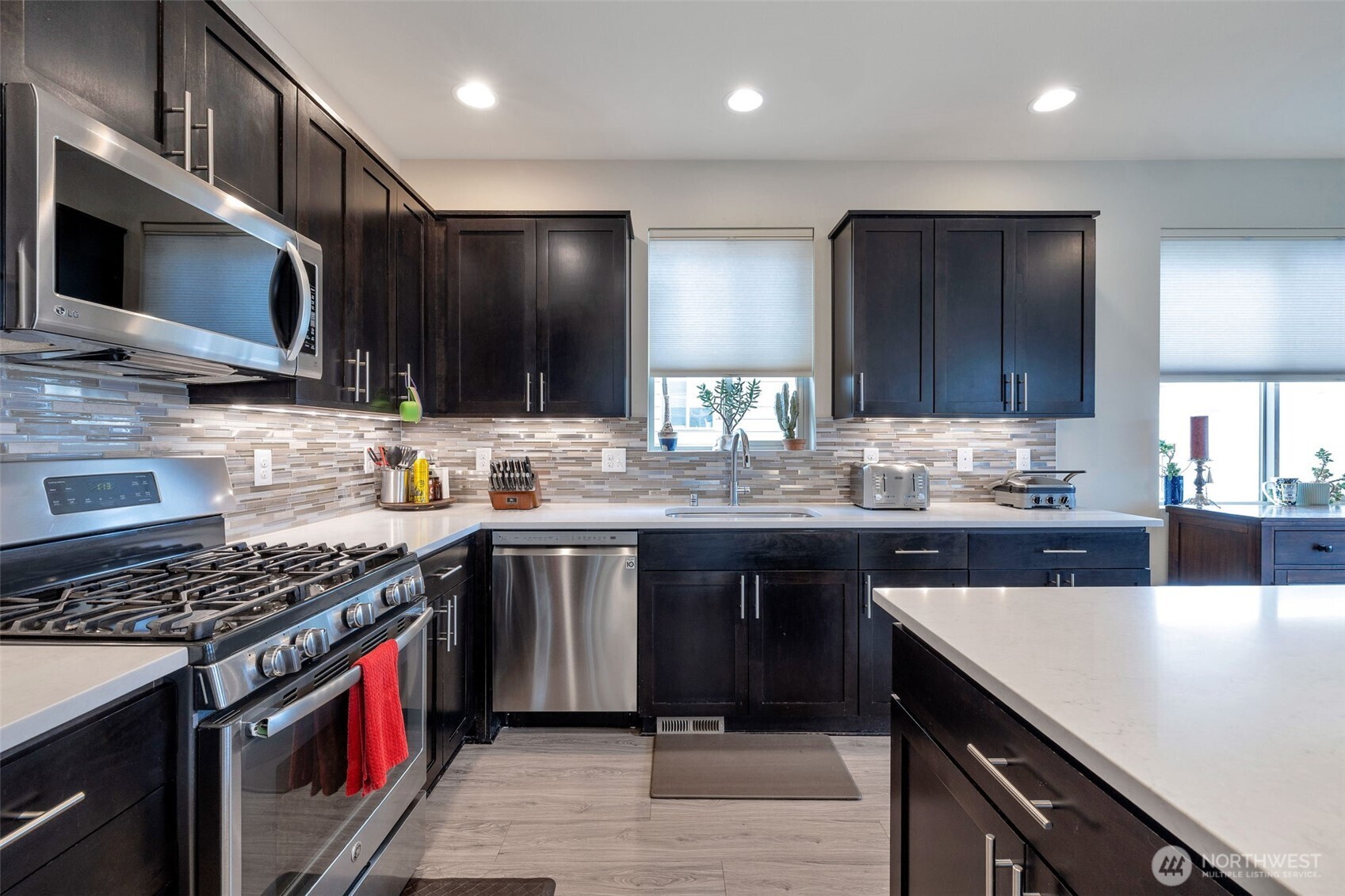 15817 SE 252nd Place , Covington, WA 98042-4239