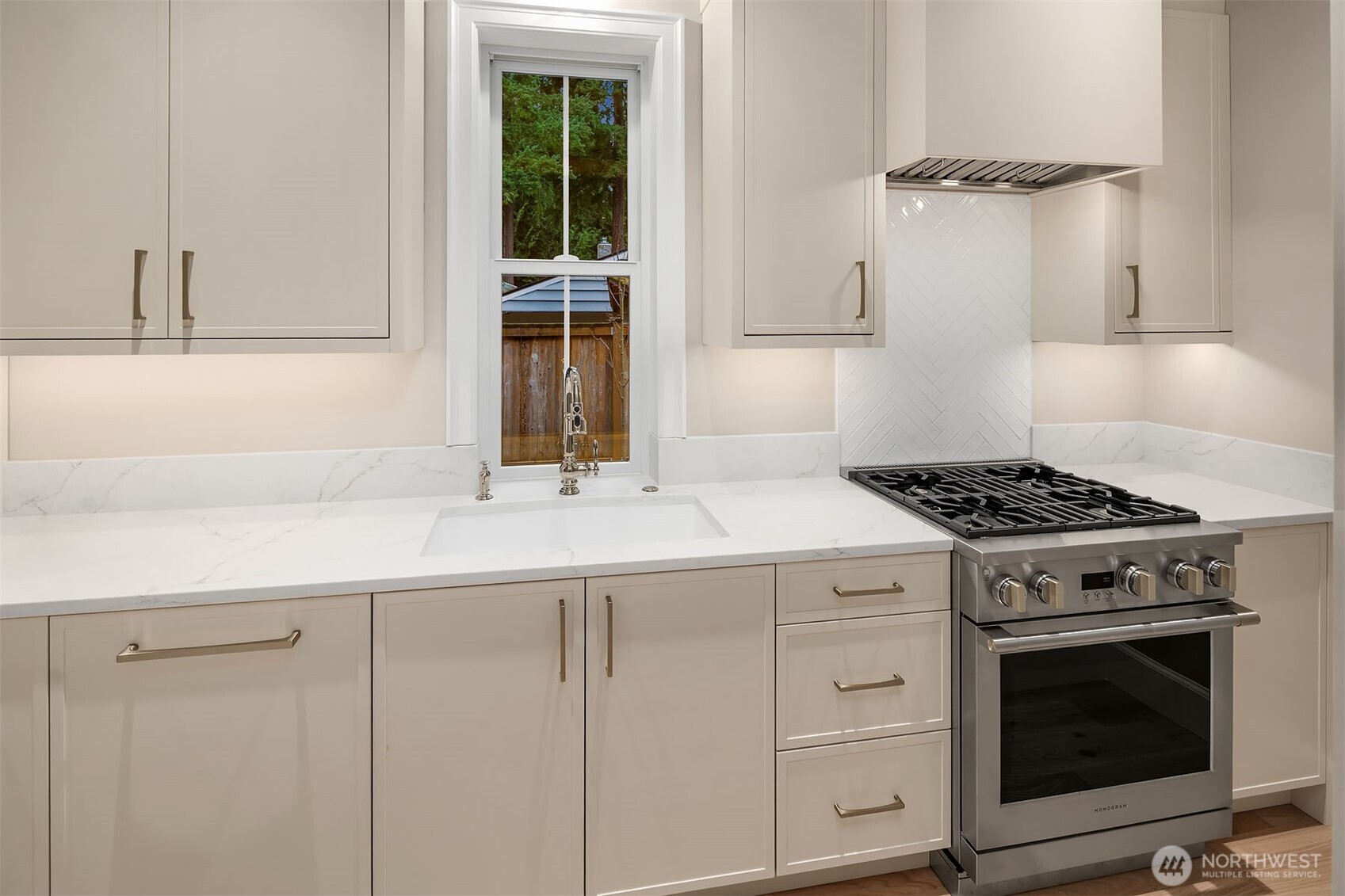 10911 SE 26th Street , Bellevue, WA 98004