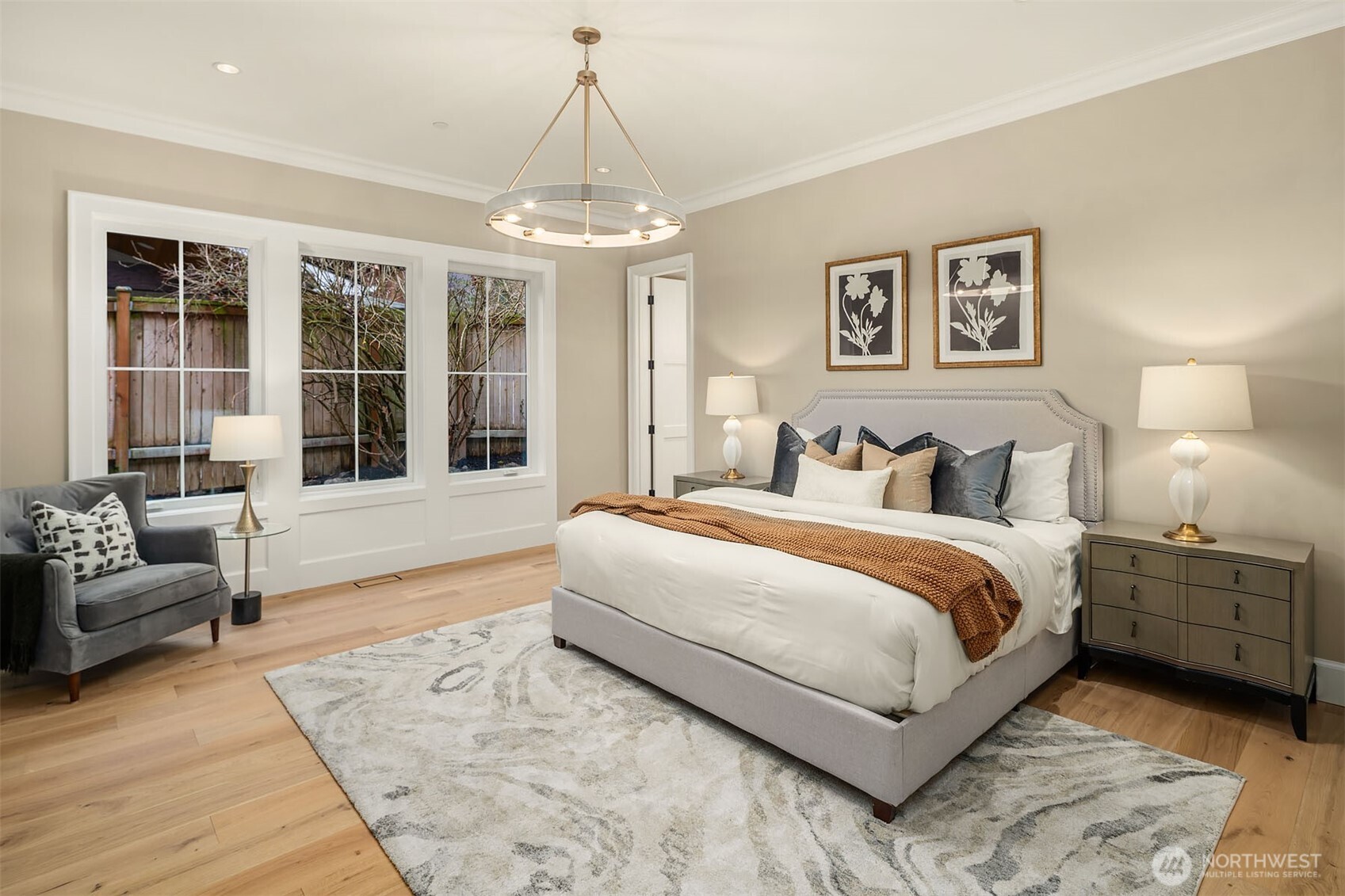 10911 SE 26th Street , Bellevue, WA 98004