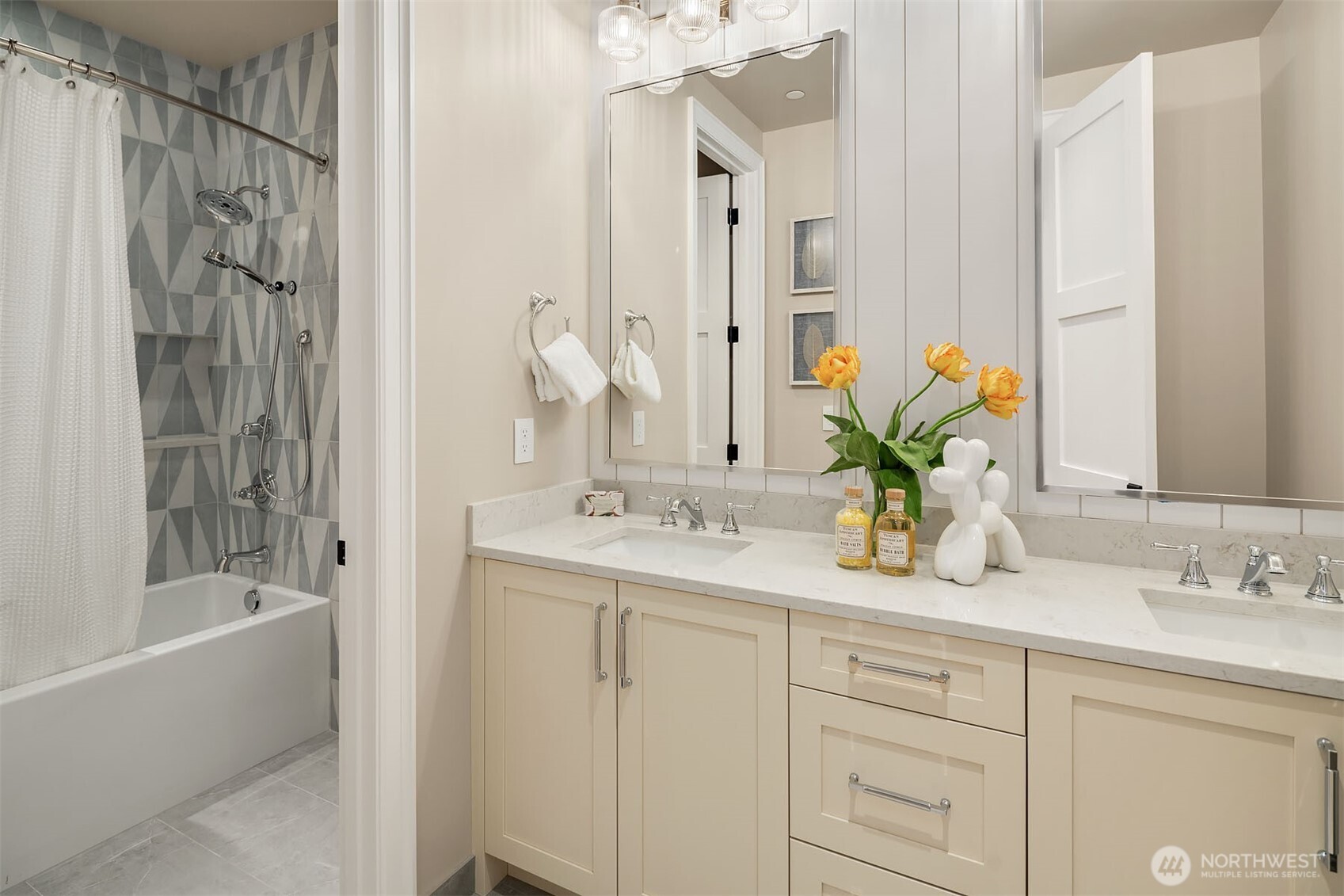 10911 SE 26th Street , Bellevue, WA 98004