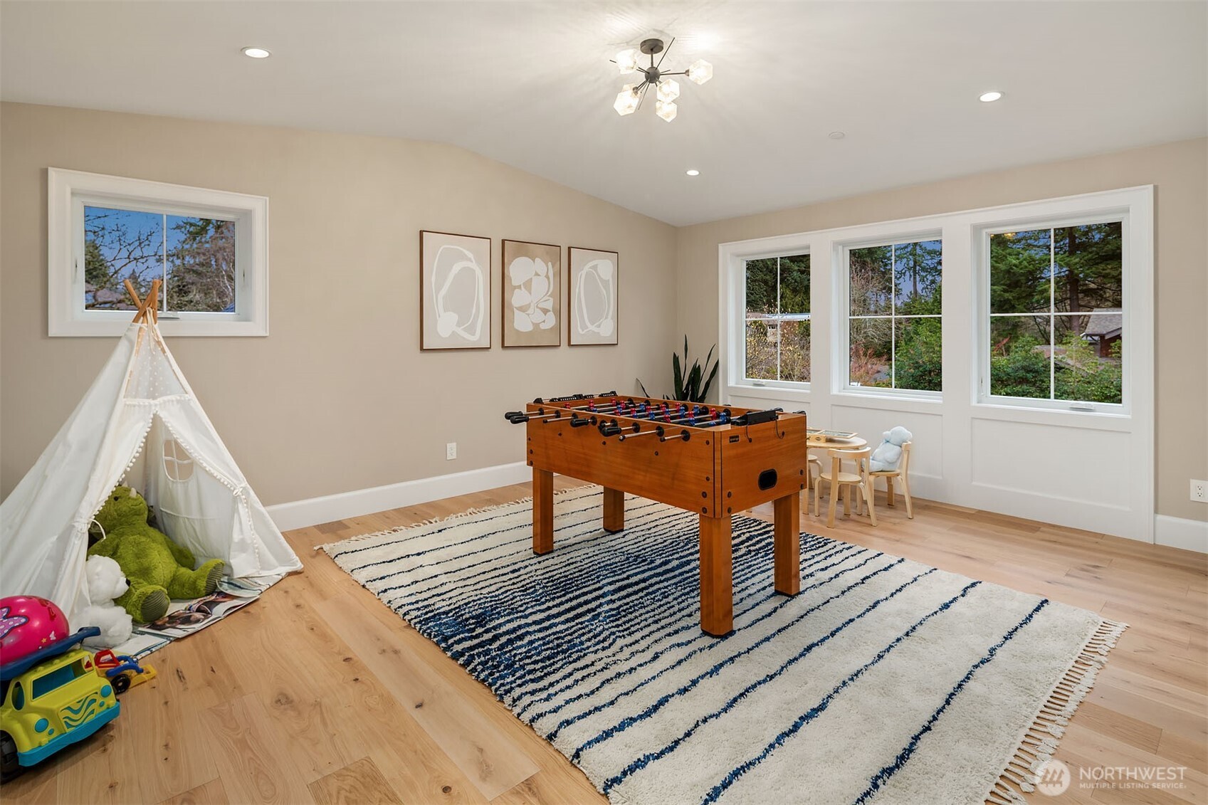 10911 SE 26th Street , Bellevue, WA 98004