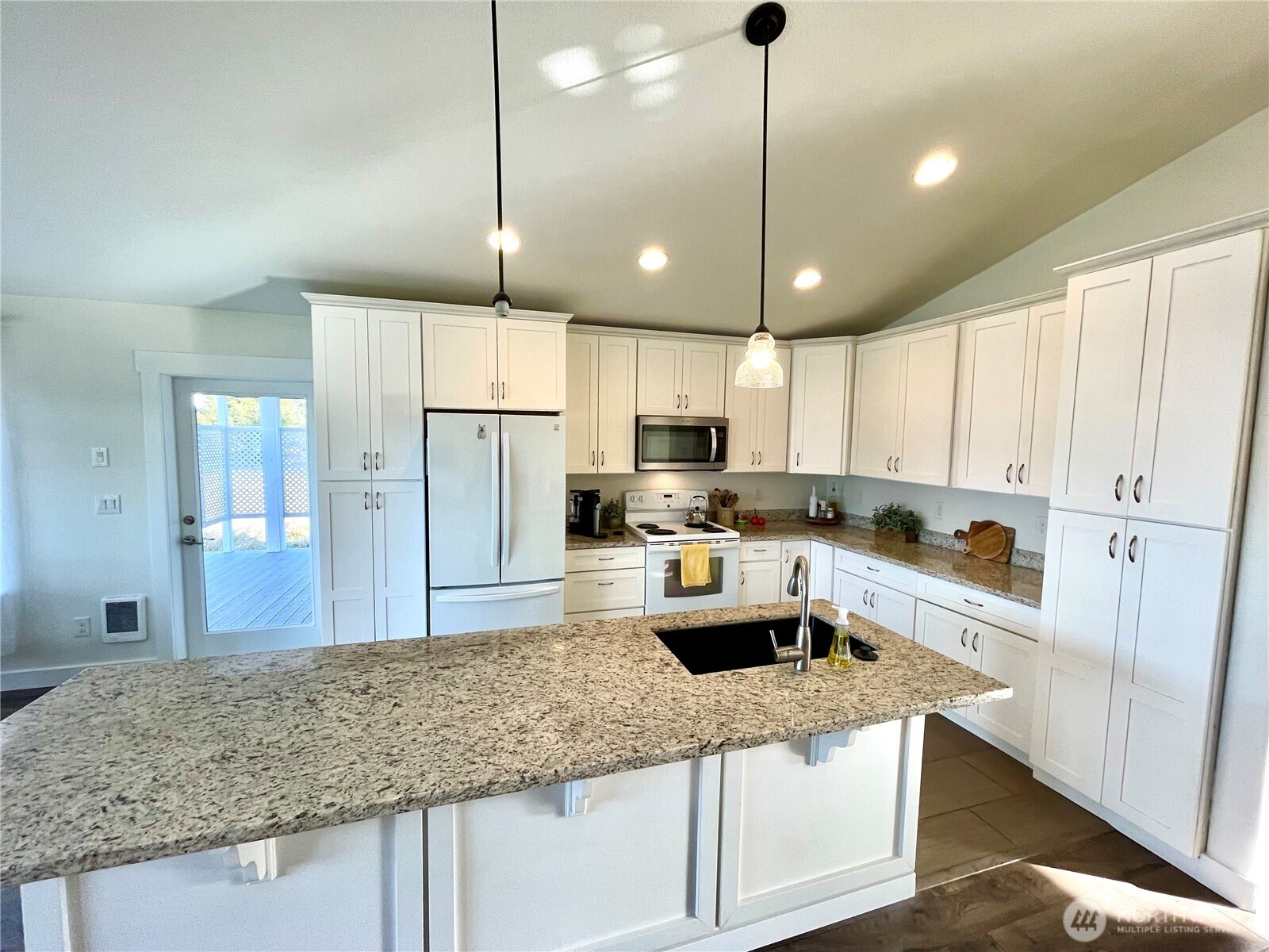 571 E Chance A La Mer NE, Ocean Shores, WA 98569