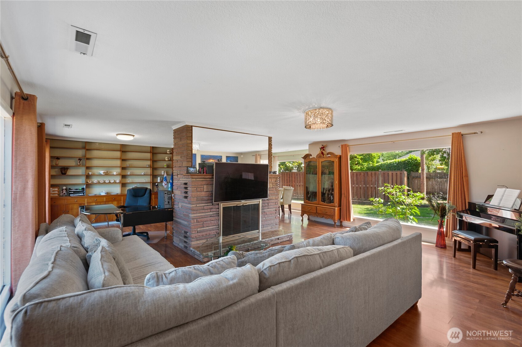 2615 Ocean Beach Highway , Longview, WA 98632