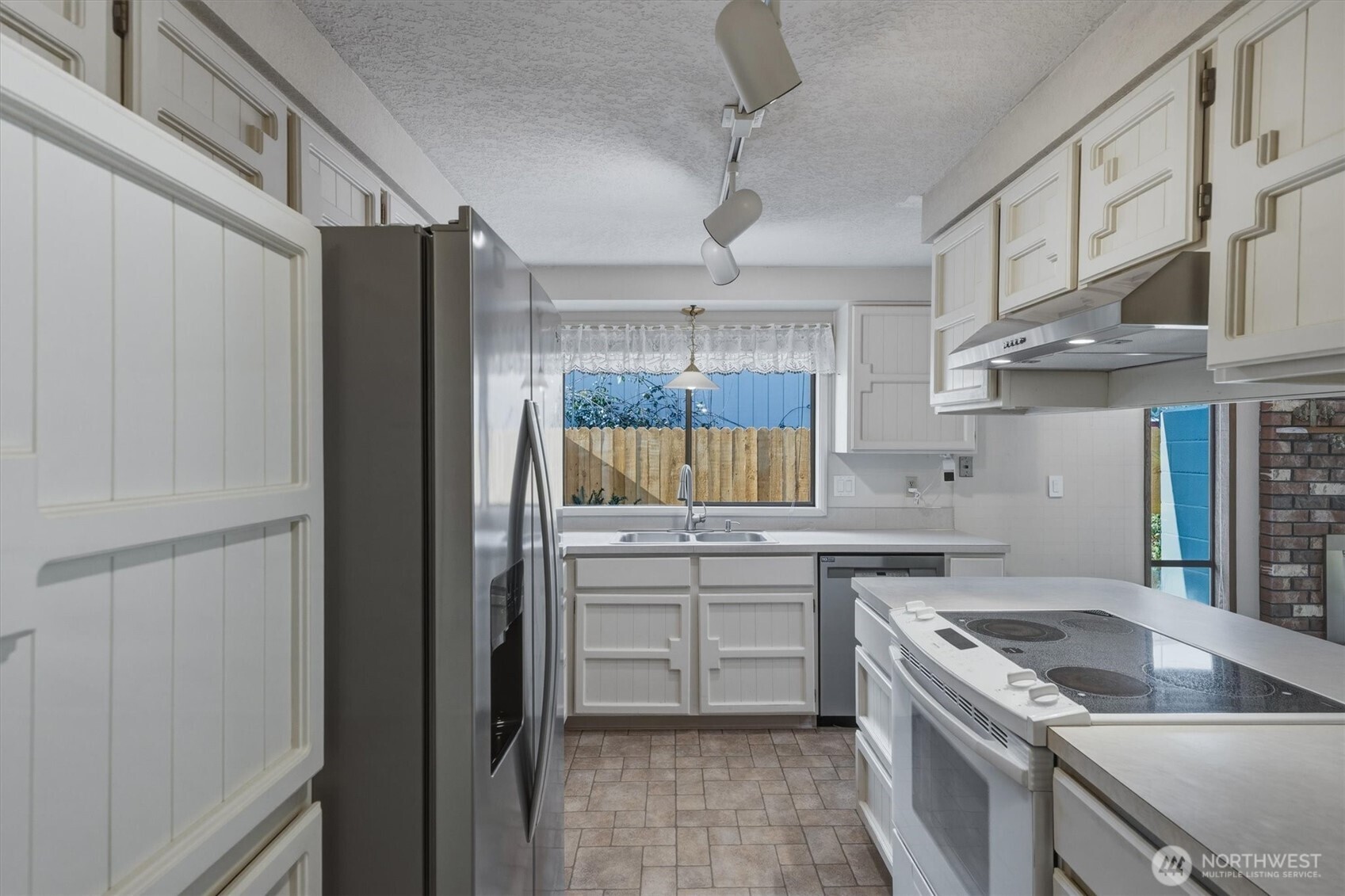 5633 Finch Drive , Longview, WA 98632