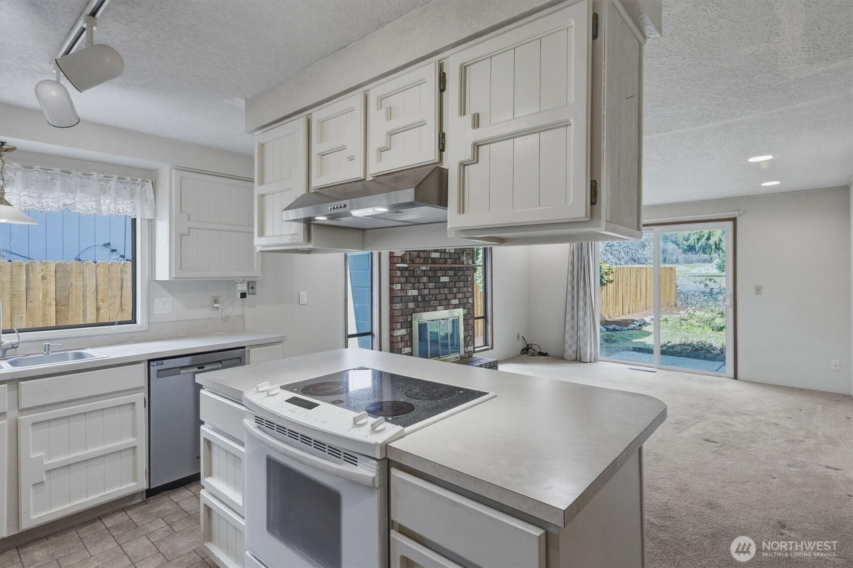 5633 Finch Drive , Longview, WA 98632