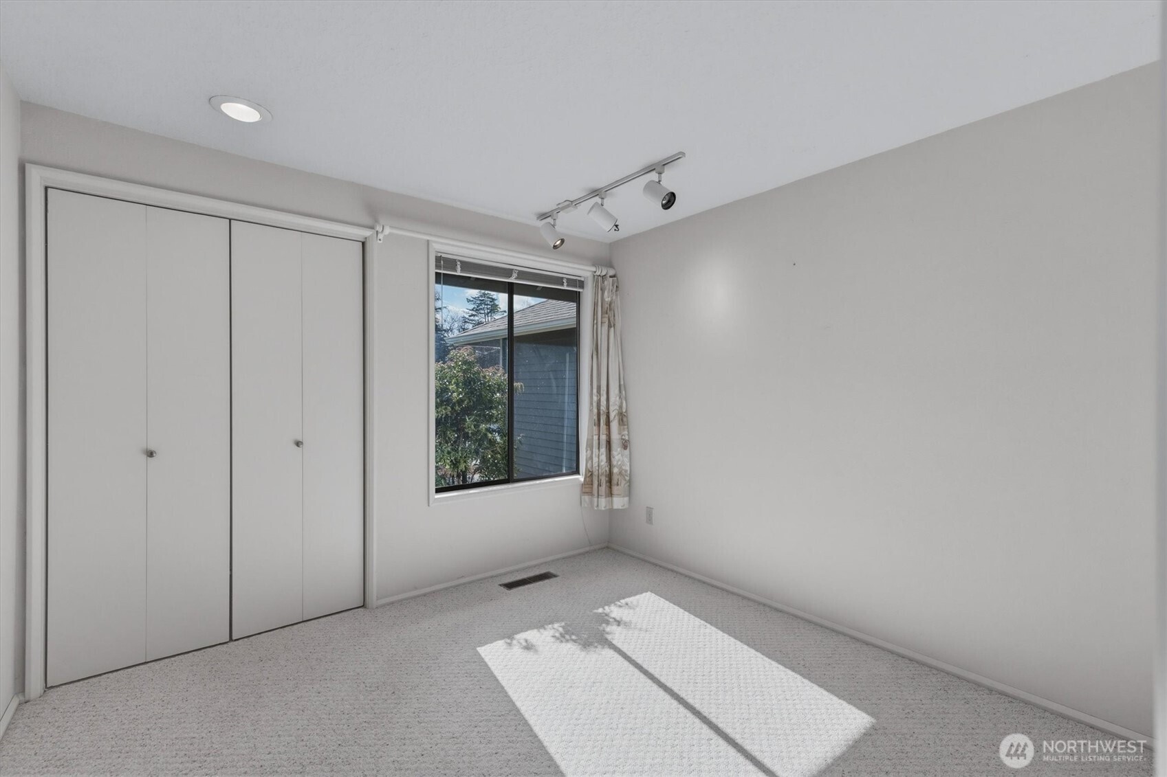 5633 Finch Drive , Longview, WA 98632