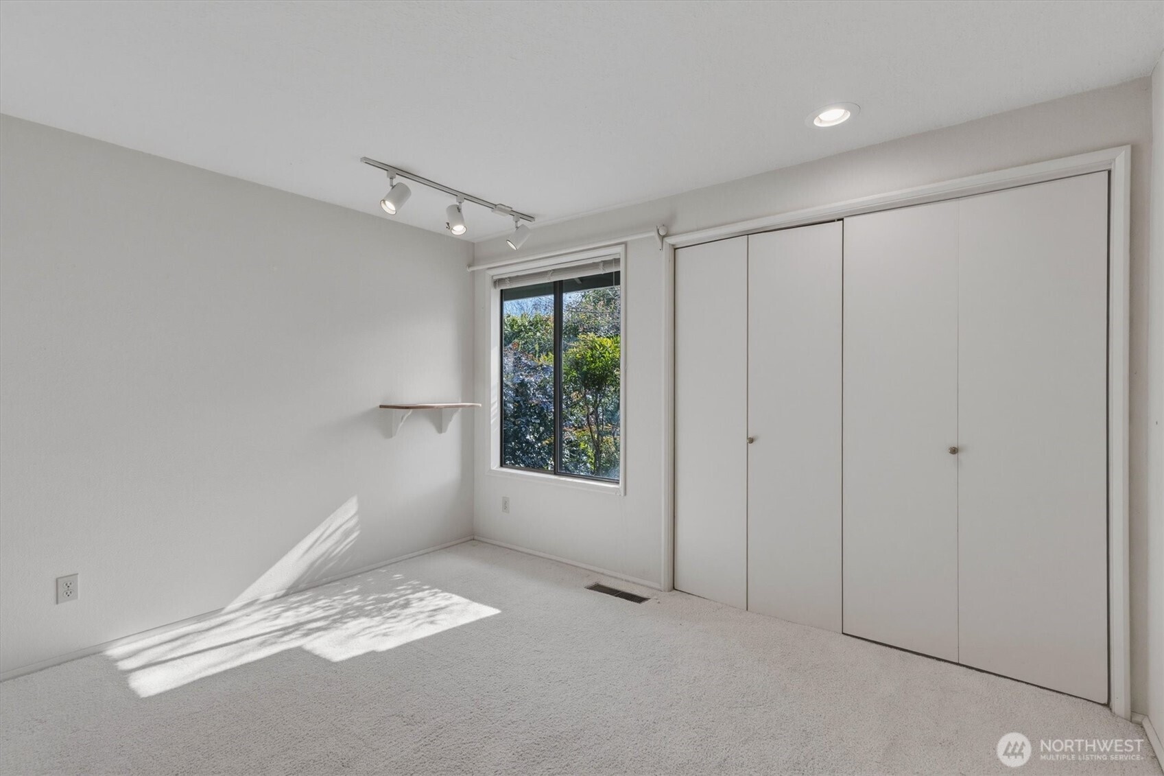 5633 Finch Drive , Longview, WA 98632