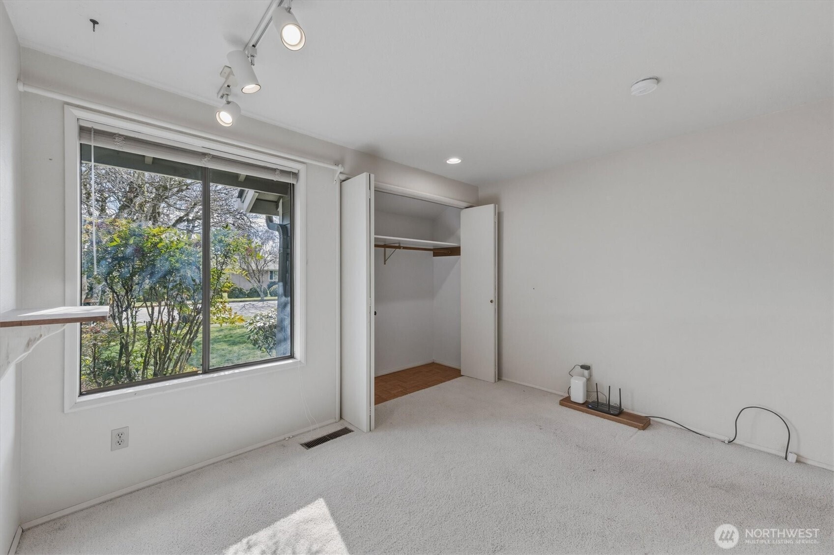 5633 Finch Drive , Longview, WA 98632