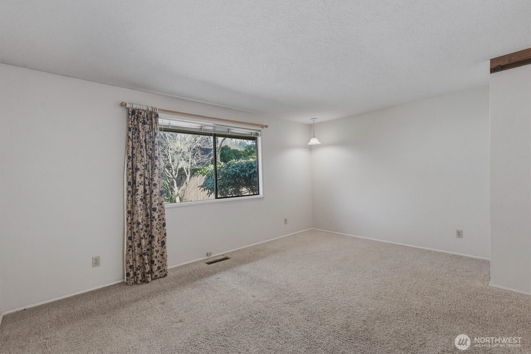 5633 Finch Drive , Longview, WA 98632