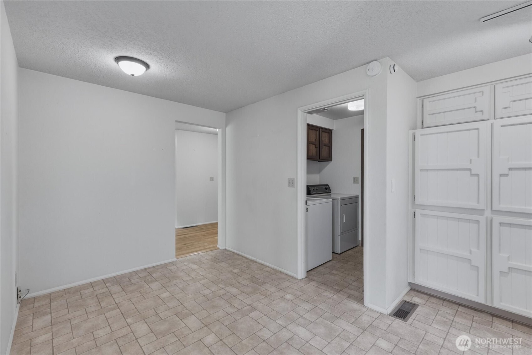 5633 Finch Drive , Longview, WA 98632