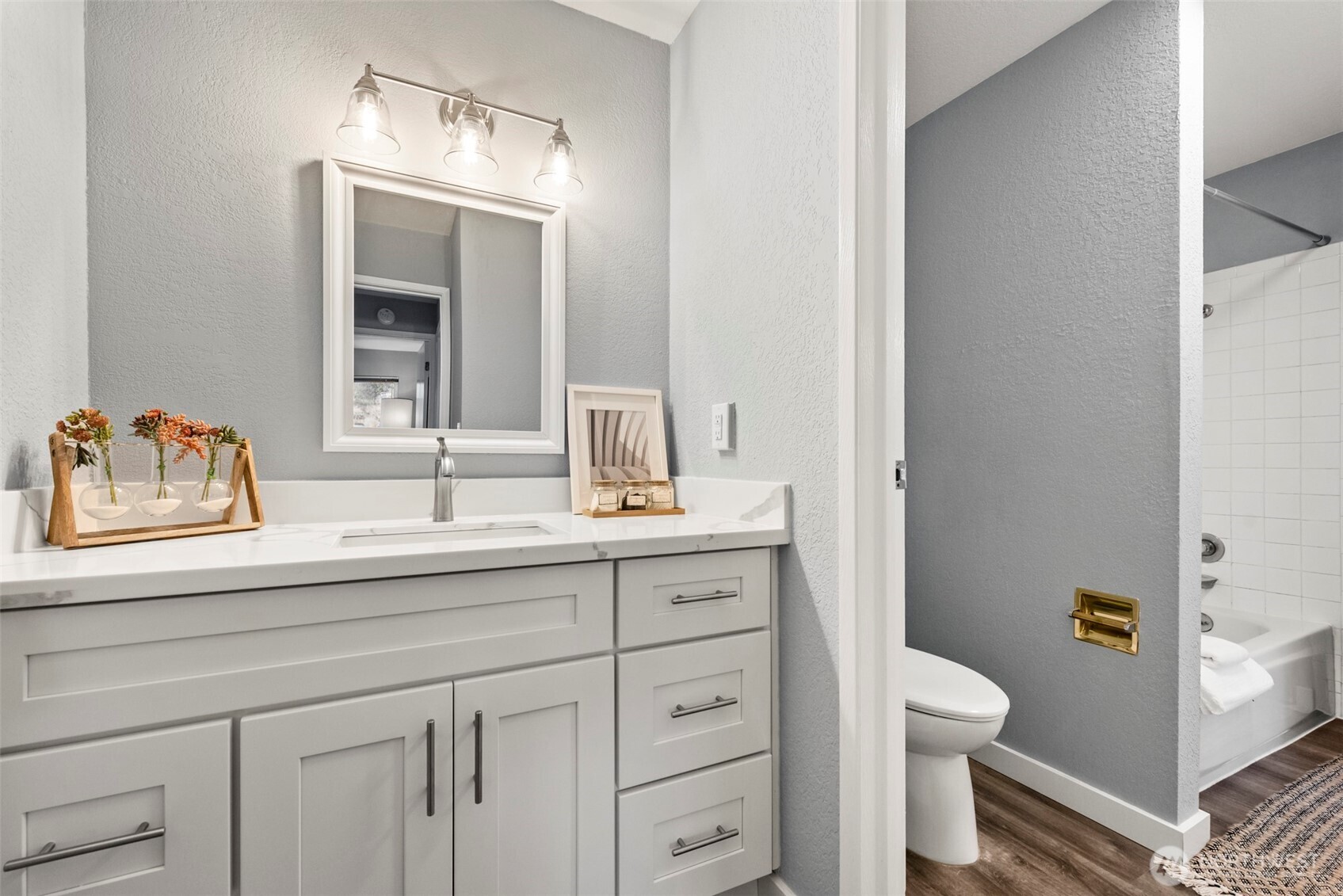 725 9th Avenue S #202, Kirkland, WA 98033