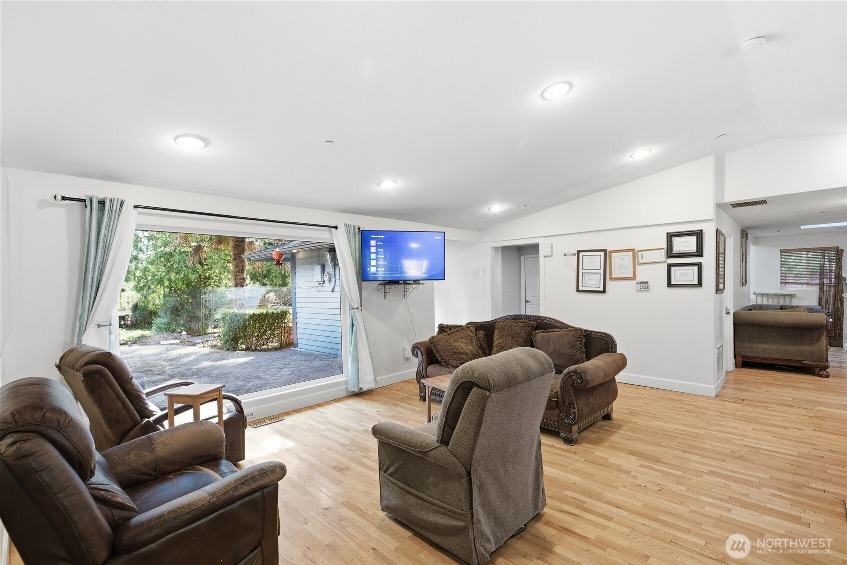 22026 RE Undisclosed , Bellevue, WA 98008