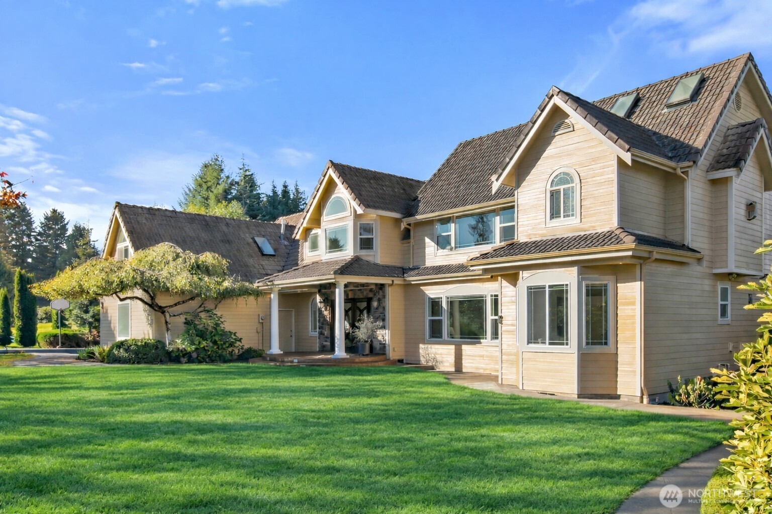 3725 Hollywood Drive NE, Olympia, WA 98516