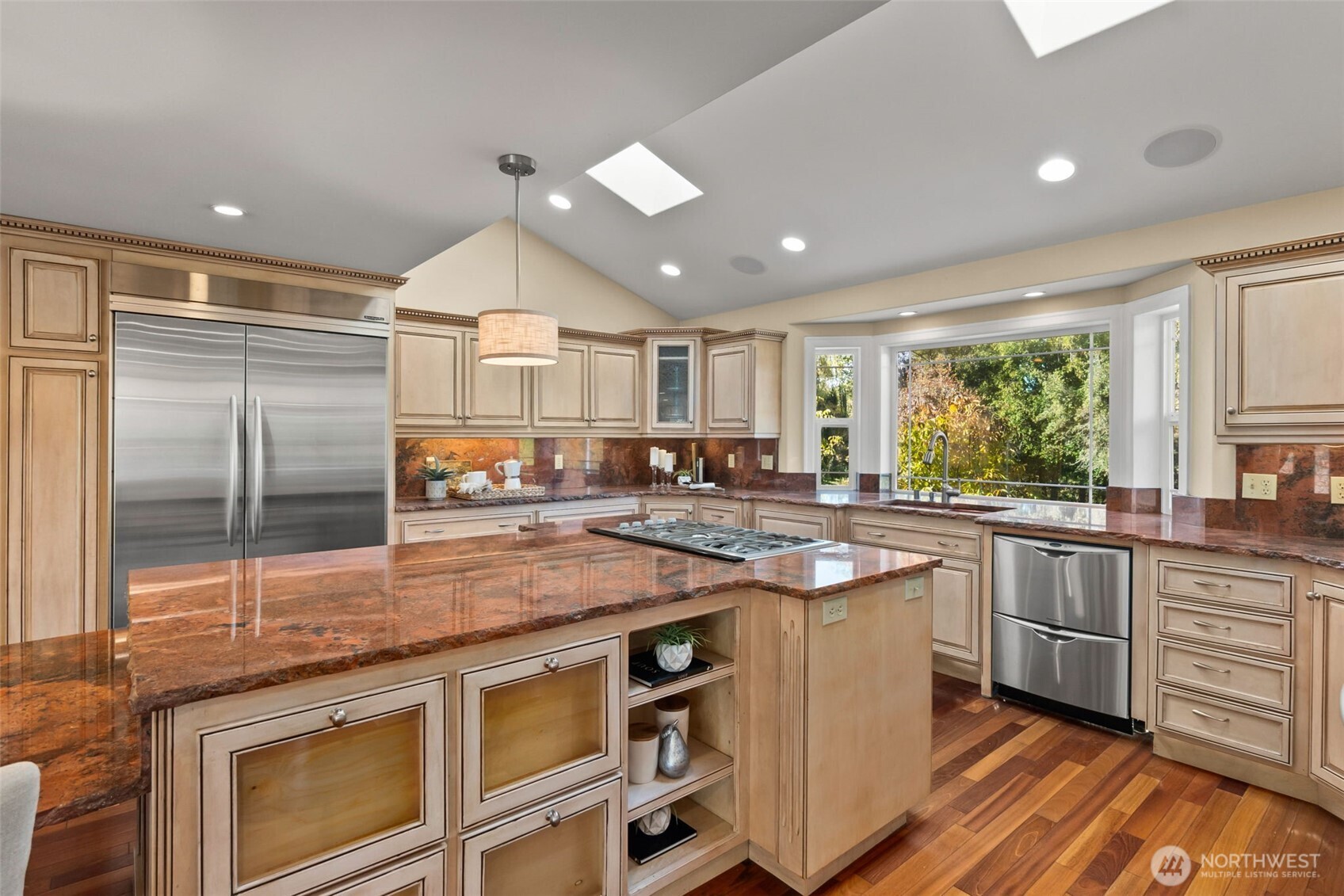 3725 Hollywood Drive NE, Olympia, WA 98516