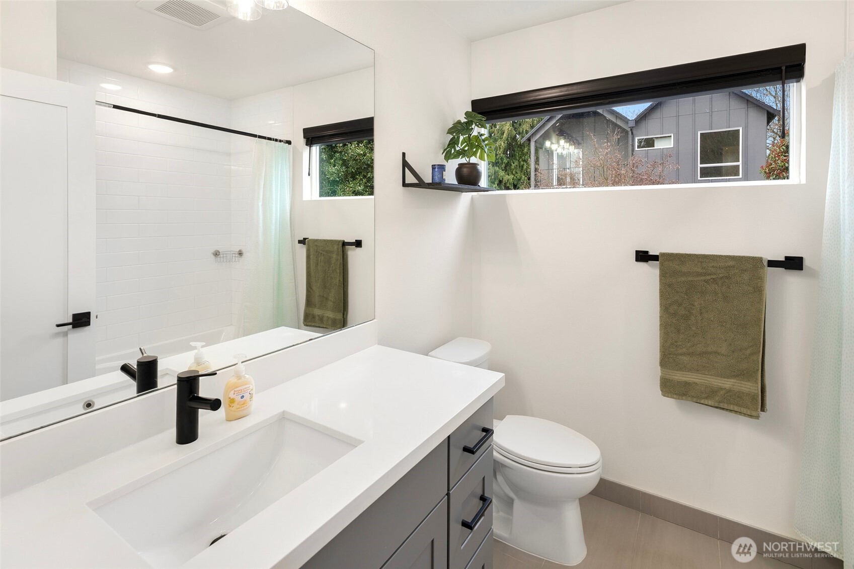 820 B S Rose Street , Seattle, WA 98108