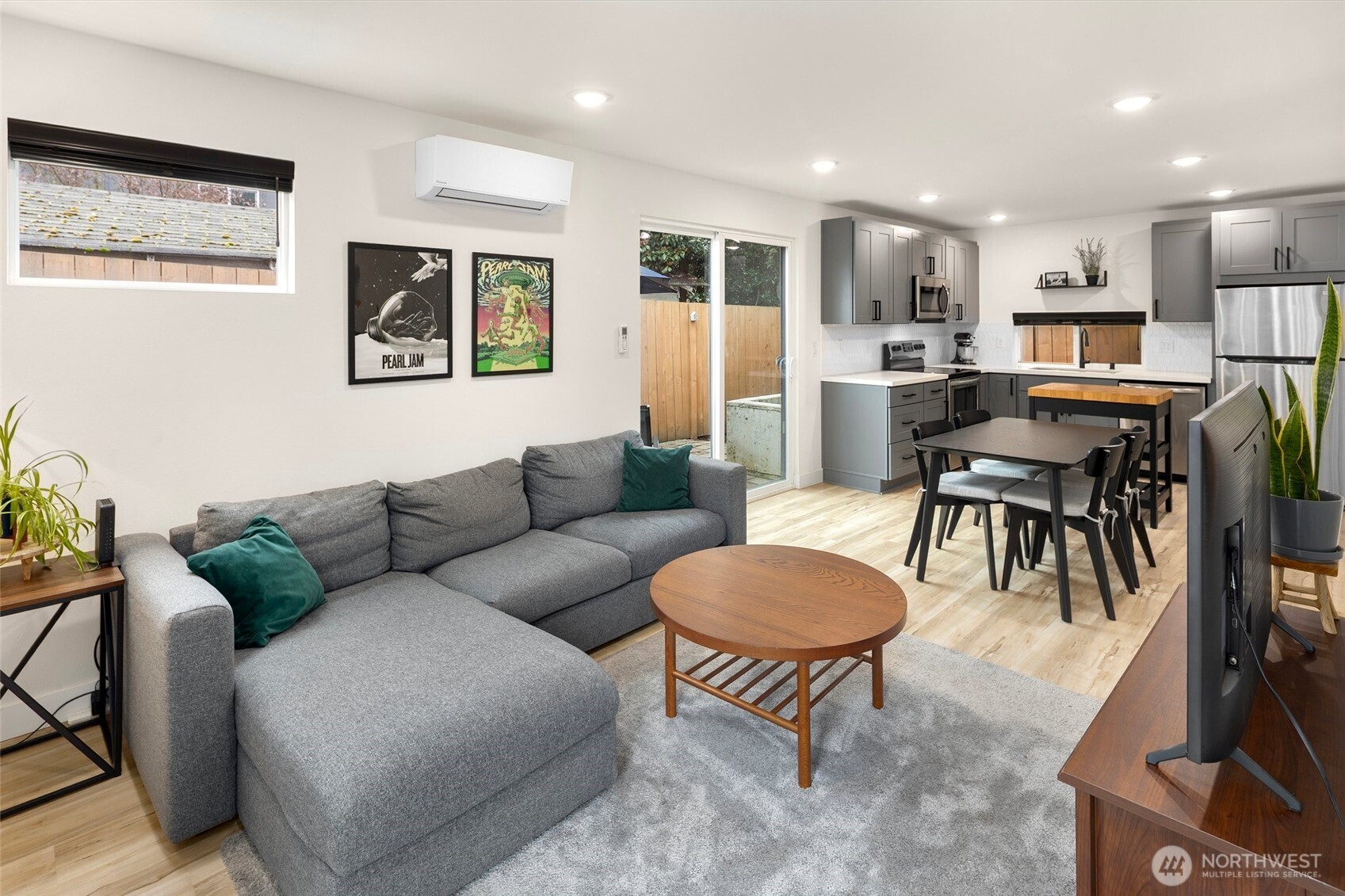 820 B S Rose Street , Seattle, WA 98108