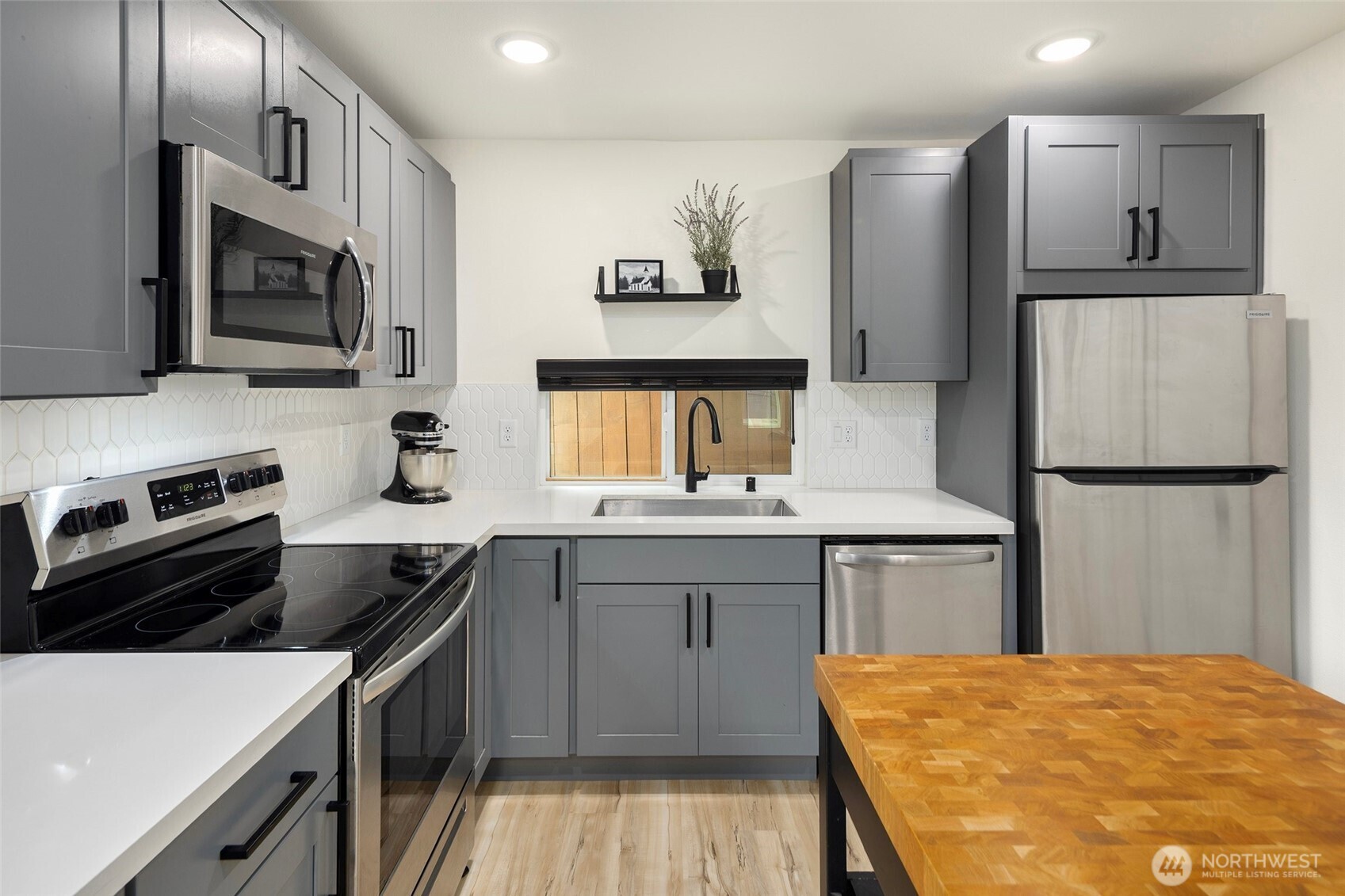 820 B S Rose Street , Seattle, WA 98108