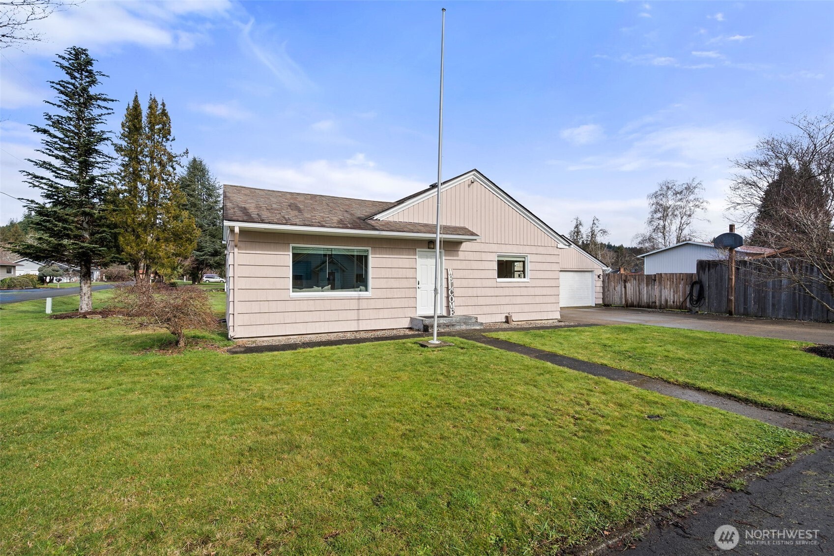5301 School Street , Raymond, WA 98577