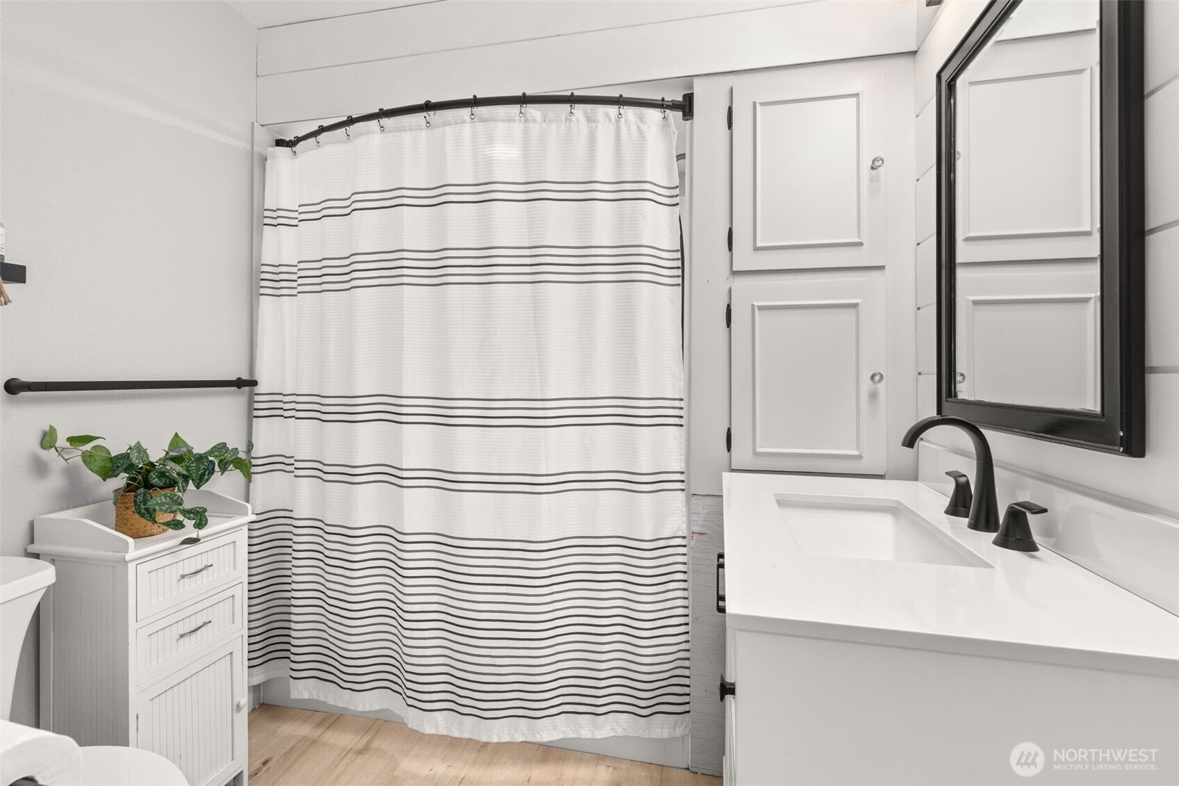 5301 School Street , Raymond, WA 98577