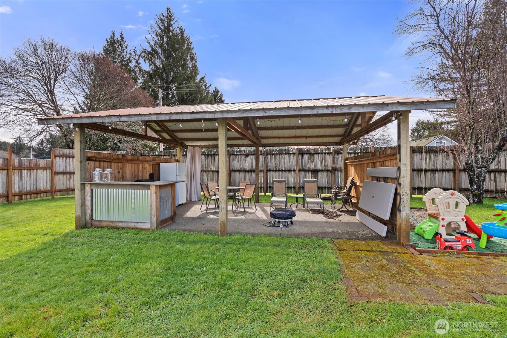 5301 School Street , Raymond, WA 98577