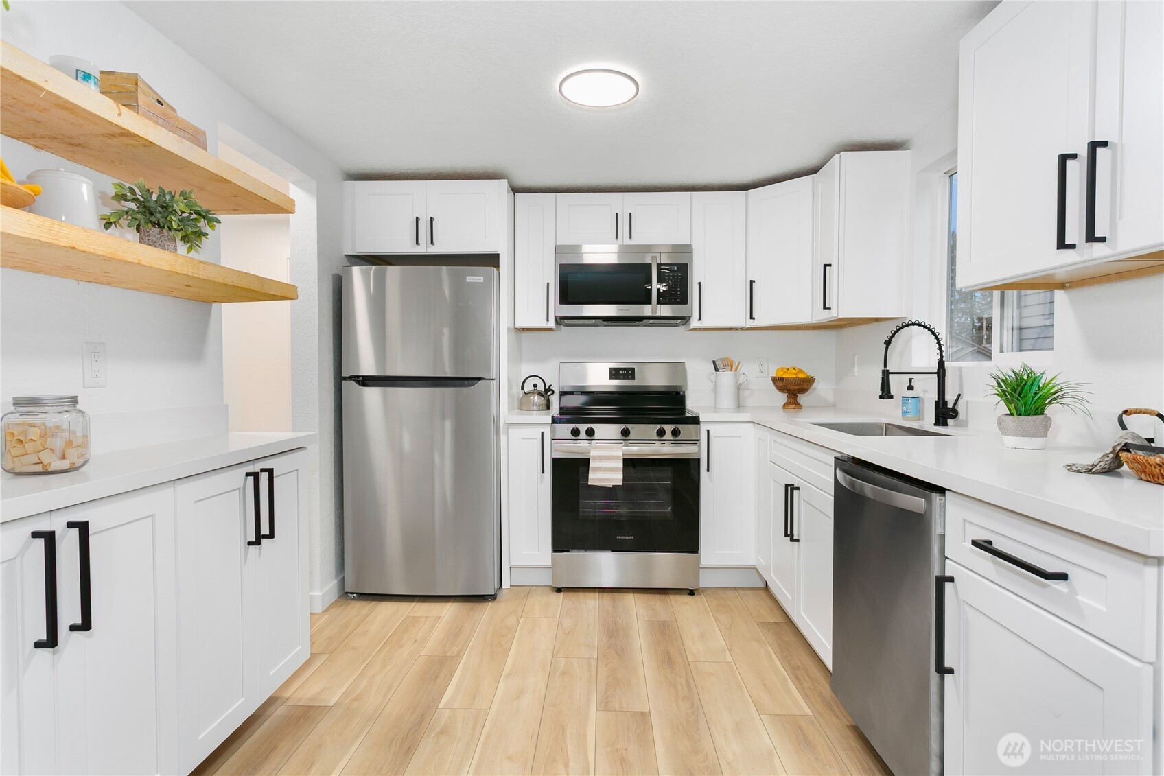 912 Austin Avenue , Port Orchard, WA 98366