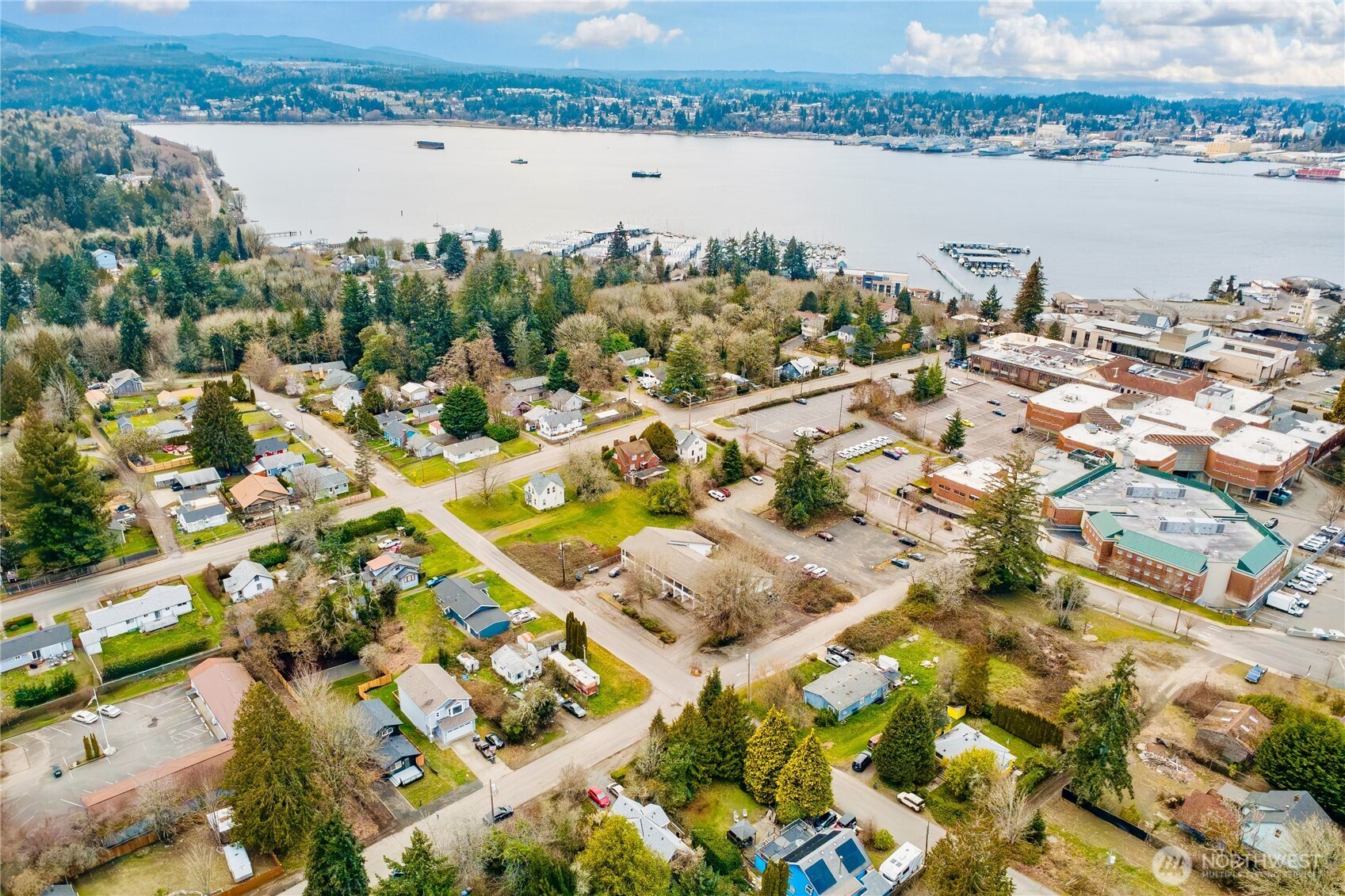 912 Austin Avenue , Port Orchard, WA 98366