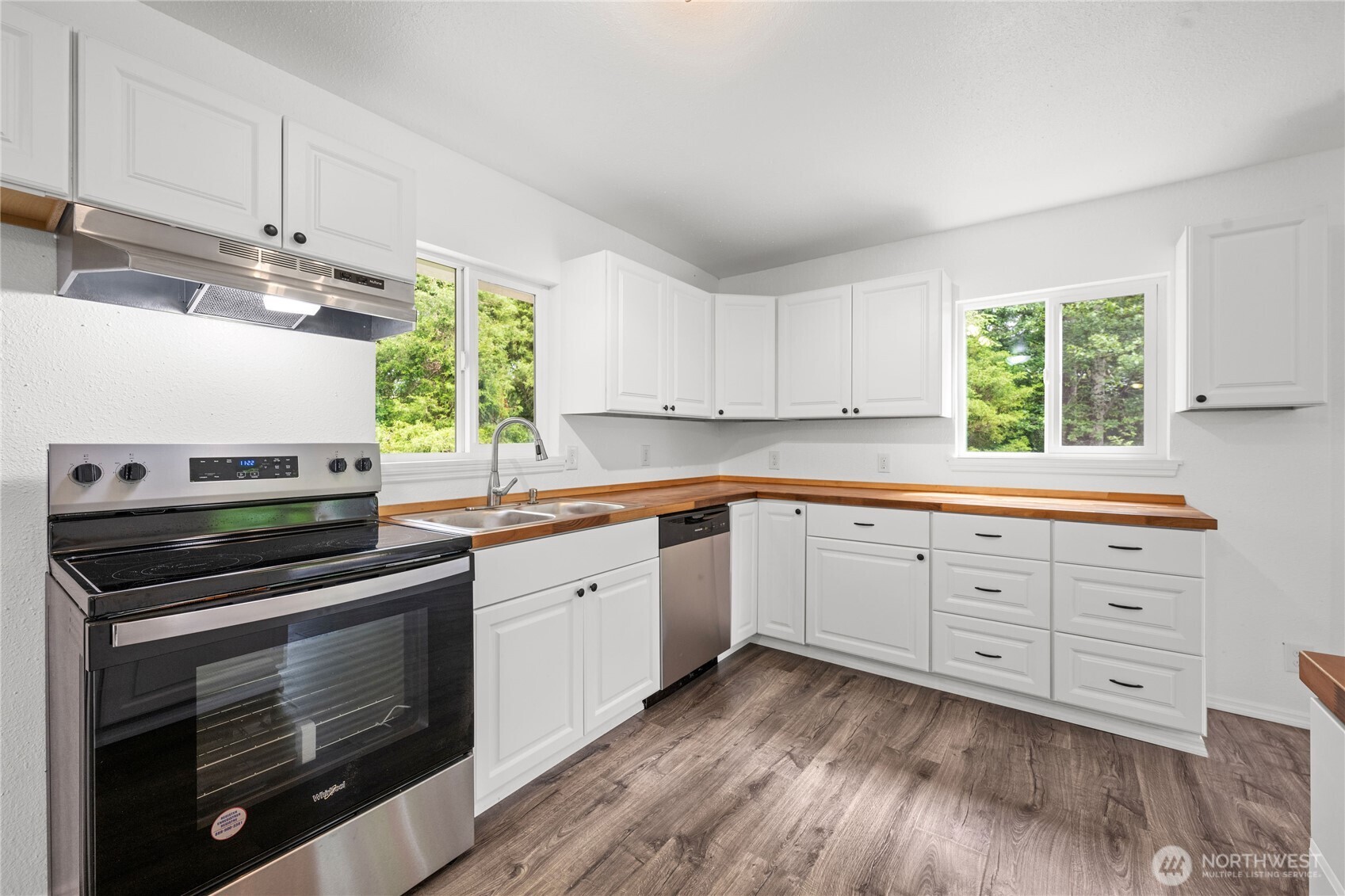 2693 State Rt 101 , Ilwaco, WA 98624