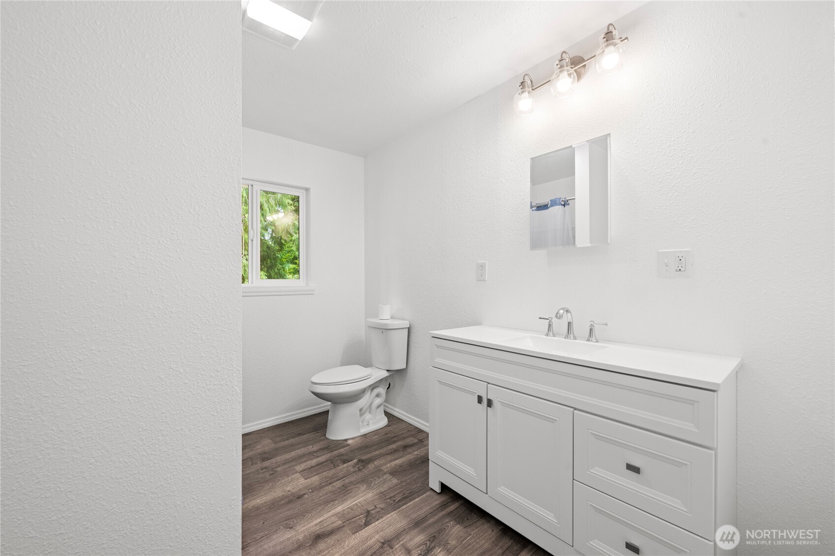 2693 State Rt 101 , Ilwaco, WA 98624