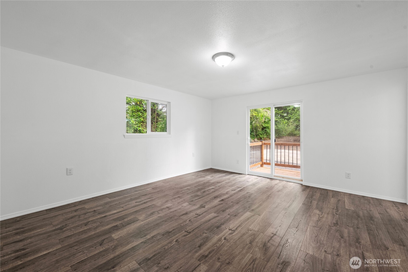 2693 State Rt 101 , Ilwaco, WA 98624