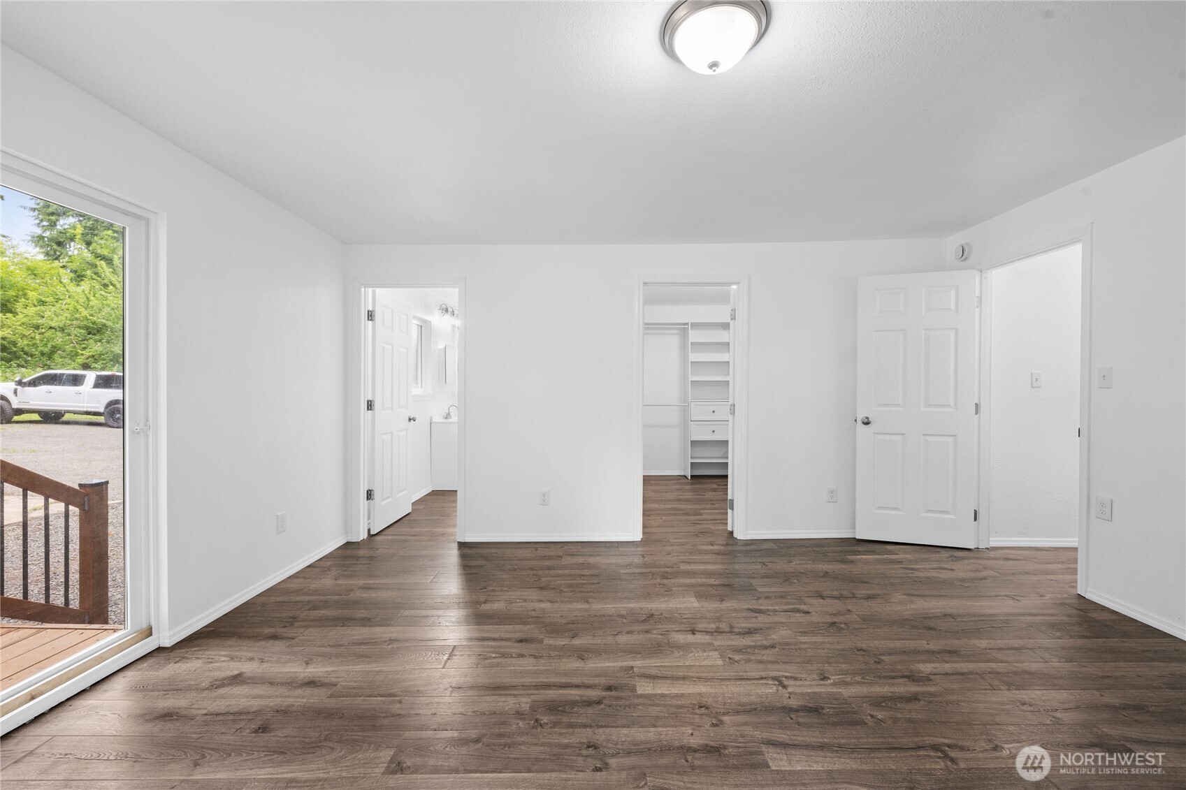 2693 State Rt 101 , Ilwaco, WA 98624