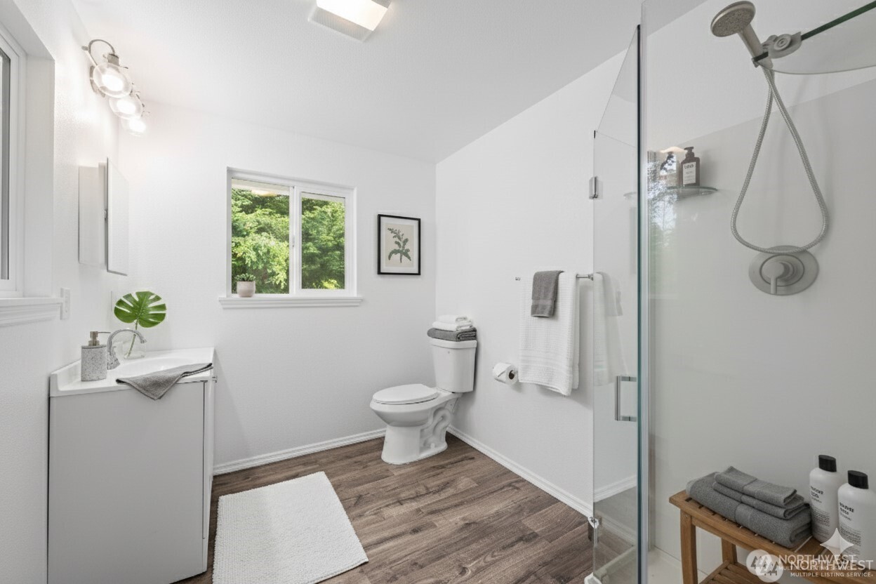 2693 State Rt 101 , Ilwaco, WA 98624