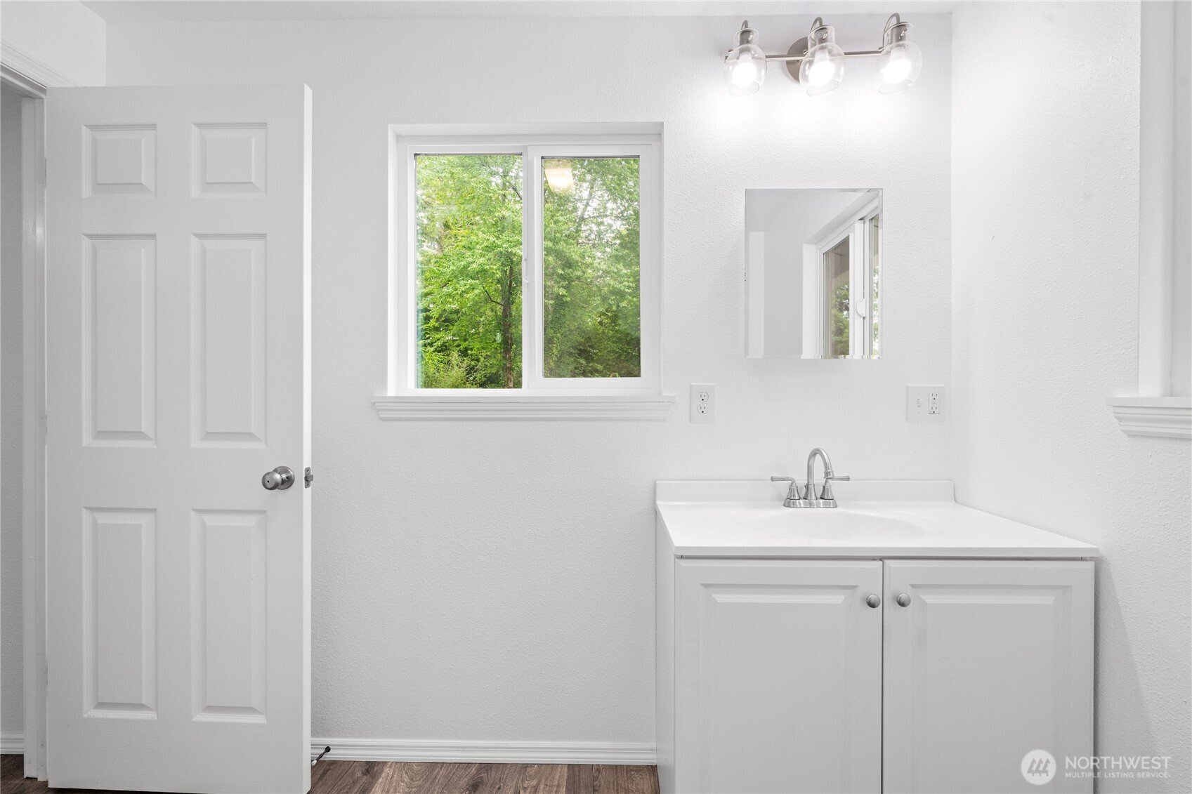 2693 State Rt 101 , Ilwaco, WA 98624