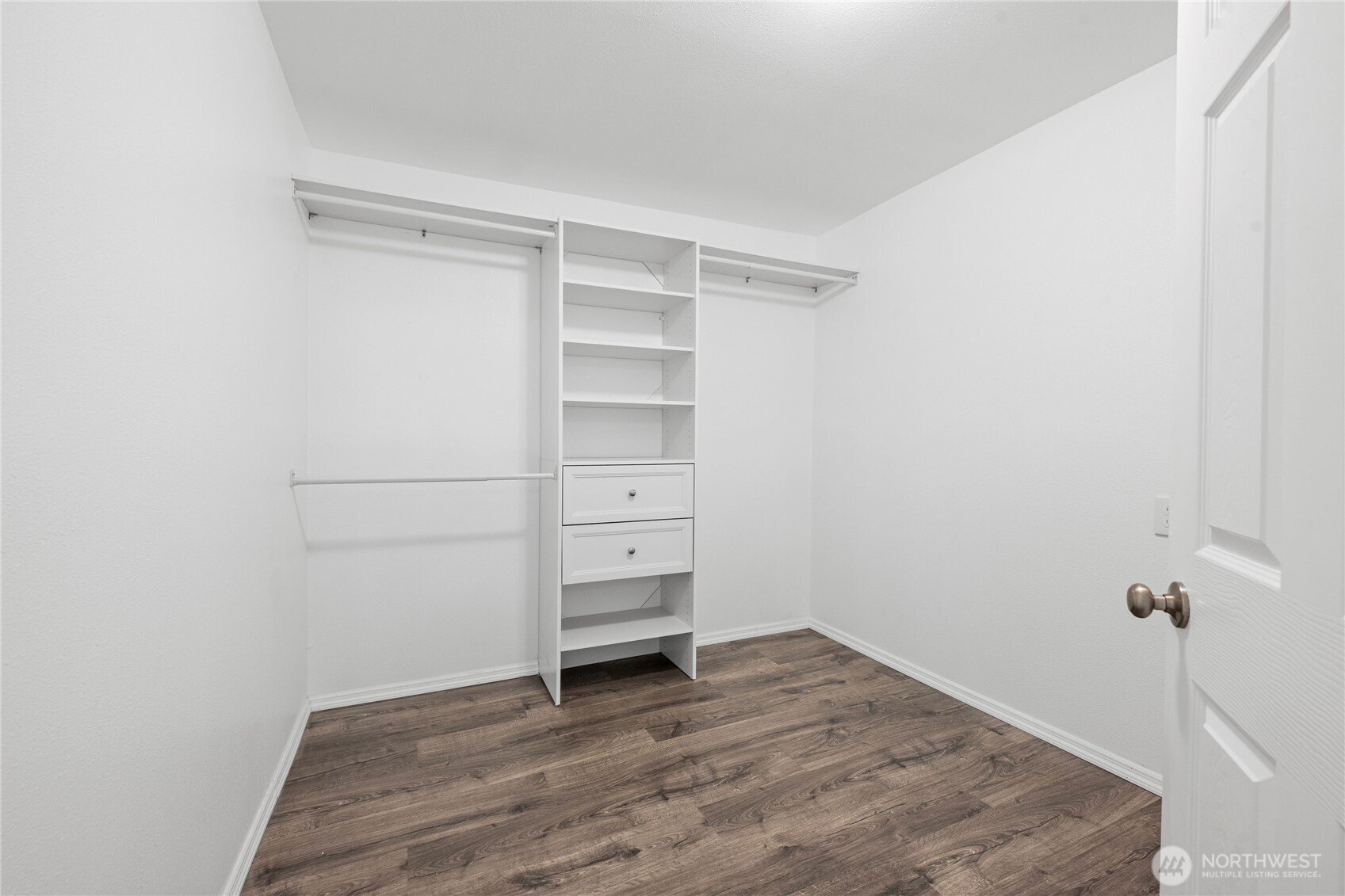 2693 State Rt 101 , Ilwaco, WA 98624