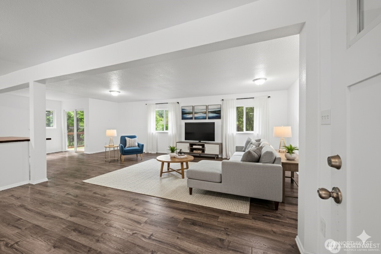 2693 State Rt 101 , Ilwaco, WA 98624