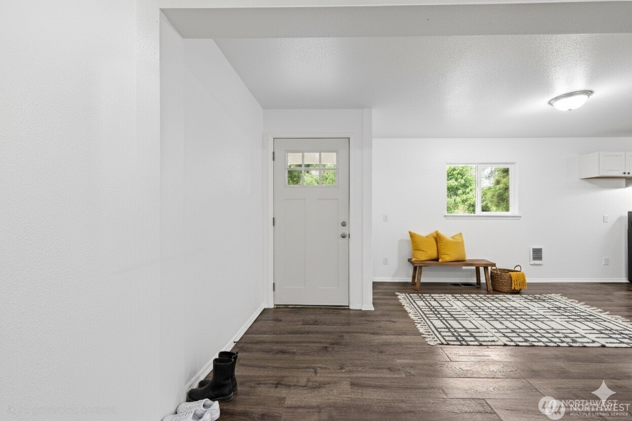 2693 State Rt 101 , Ilwaco, WA 98624