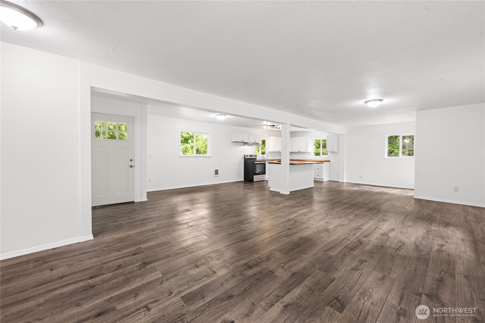 2693 State Rt 101 , Ilwaco, WA 98624