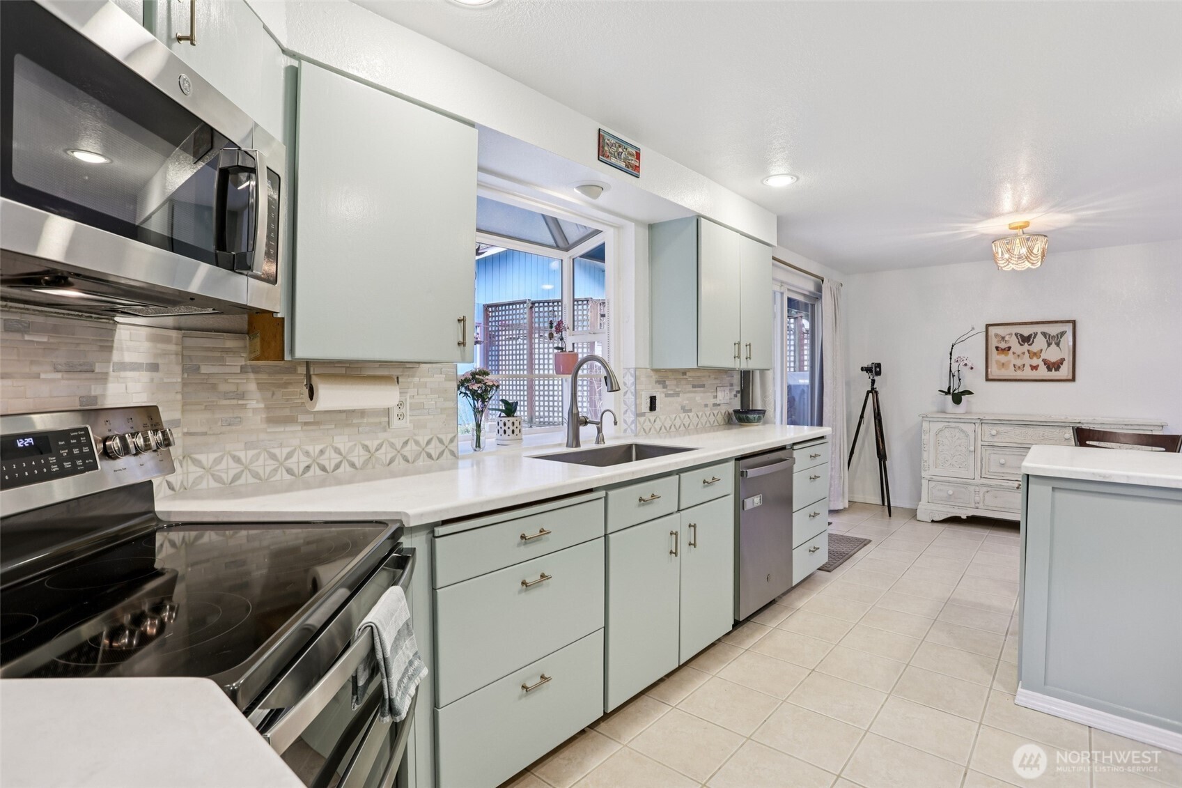 18917 76th Avenue W, Lynnwood, WA 98036