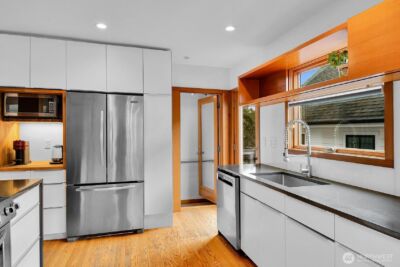 4738 35th Avenue NE, Seattle, WA 98105 - Photo 9