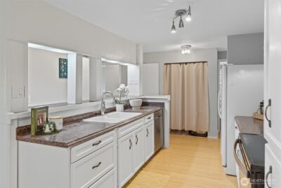 9416 1st Avenue NE #305, Seattle, WA 98115 - Photo 31