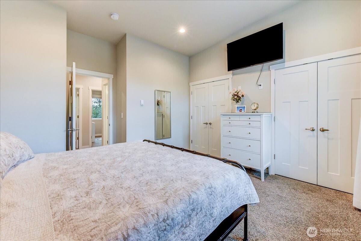 224 Raybird Avenue , Granite Falls, WA 98252