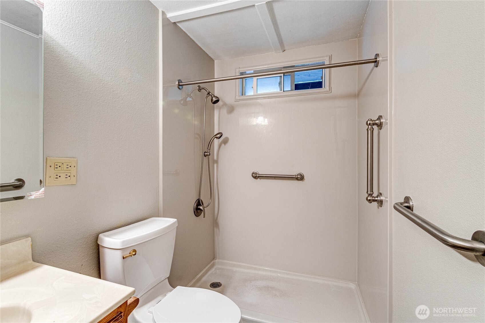 11630 NE 74th Street , Kirkland, WA 98033-8113