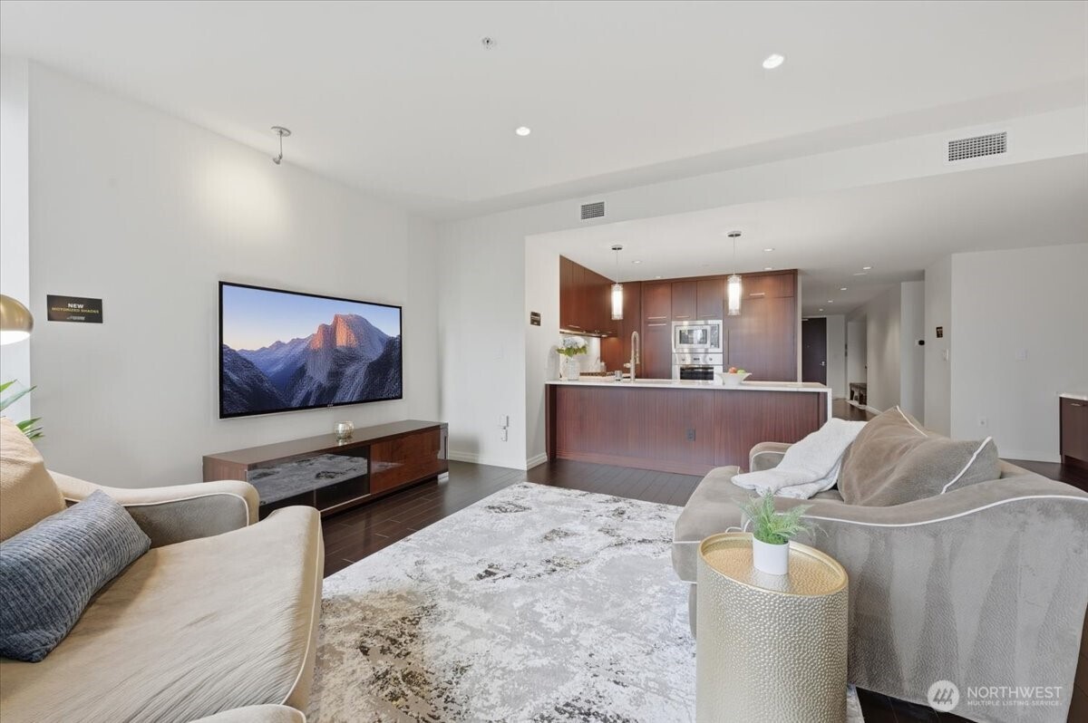 10700 NE 4th Street #1006, Bellevue, WA 98004