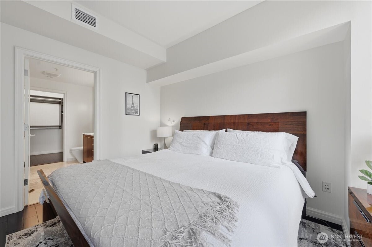10700 NE 4th Street #1006, Bellevue, WA 98004