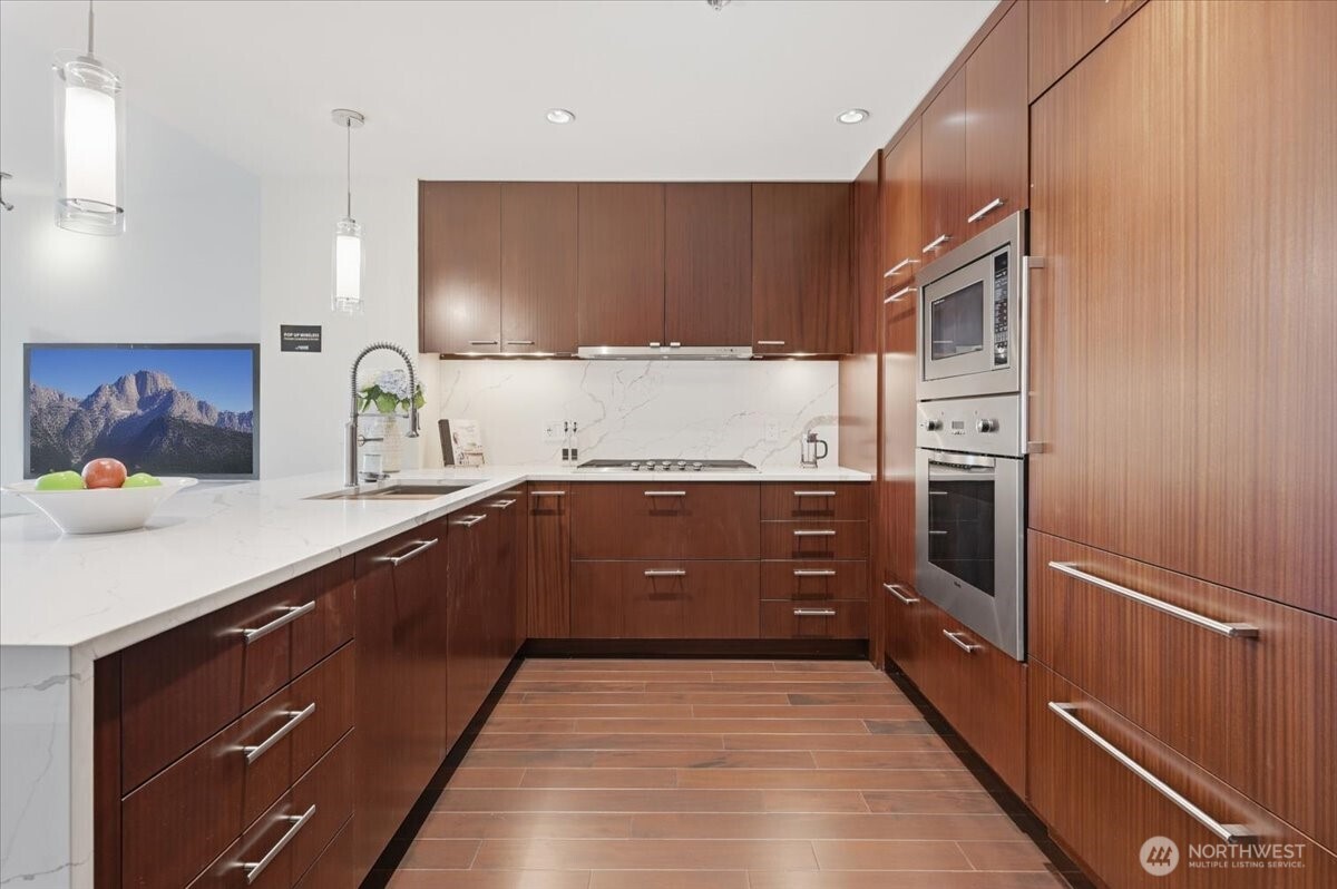 10700 NE 4th Street #1006, Bellevue, WA 98004