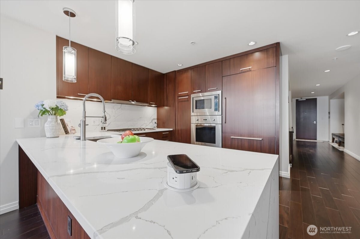10700 NE 4th Street #1006, Bellevue, WA 98004