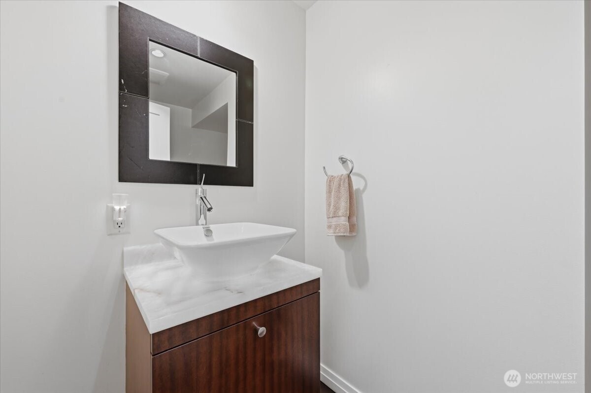 10700 NE 4th Street #1006, Bellevue, WA 98004