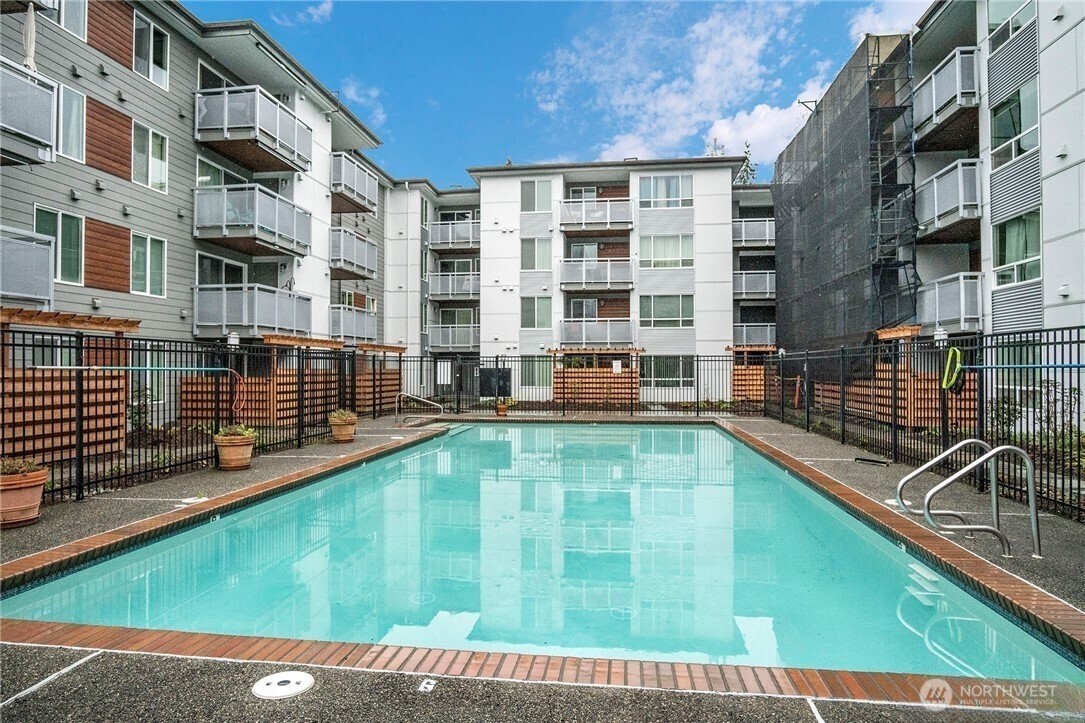 10501 8th Avenue NE #111, Seattle, WA 98125