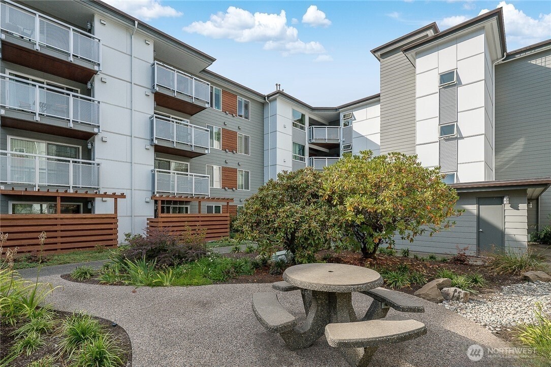 10501 8th Avenue NE #111, Seattle, WA 98125