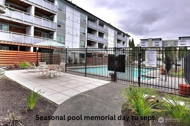10501 8th Avenue NE #111, Seattle, WA 98125