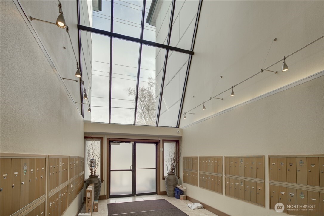 10501 8th Avenue NE #111, Seattle, WA 98125